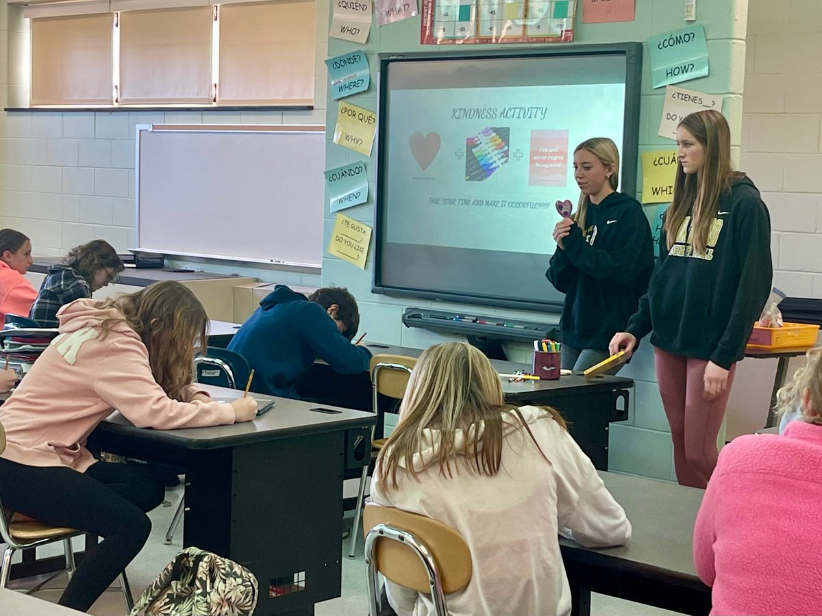 PtBoroSchools's tweet photo. Today, @PointBoroHS students in the Chick-fil-A Leader Academy presented to our 7th graders about team building, trust, communication, and leadership skills! #PantherPath https://t.co/fTAnID2ol3