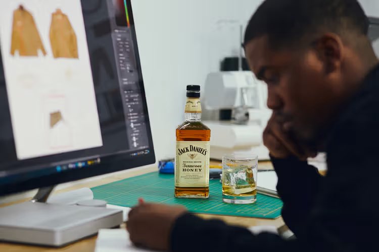BigTimeAllStar's tweet photo. Been in my mode, we gon start Q2 off like this. A look into my process for the TIER x Jack Daniel’s Capsule Launching 4.7 — Covered by @HYPEBEAST 🥃🚀 

#JackDaniels #ClassicRemix #Tier 

https://t.co/ziiLIfM4K1 https://t.co/gXondChPIO