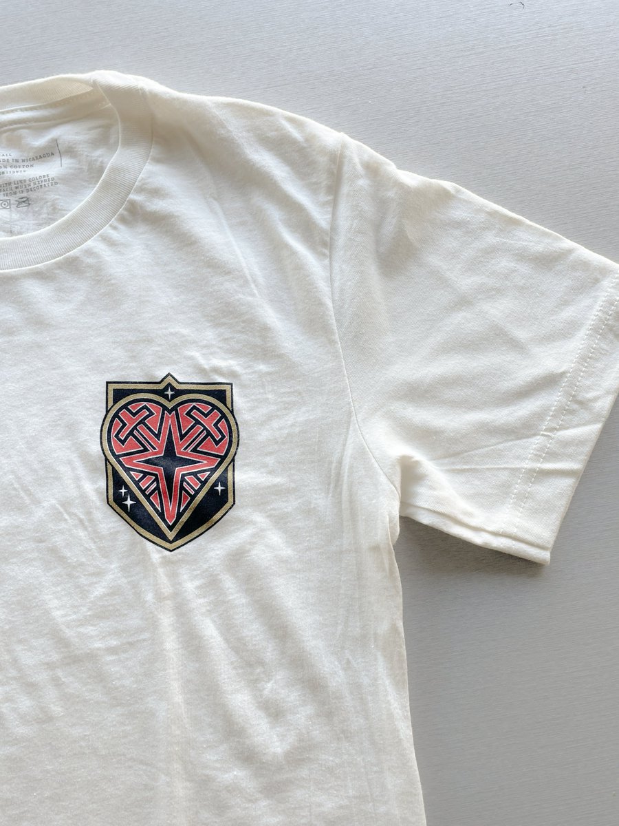 VGKGear's tweet photo. Show your support for Organ Donation with our @GoldenKnights Donate Life Shirts! ❤️ 

Now available in The Arsenal at City National Arena! ⚔️ #vgkgear

📍: The Arsenal 
🕒: 10 a.m.- 8 p.m. https://t.co/2I0oiQawgu
