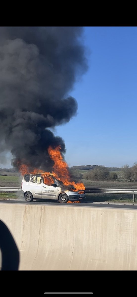 abi_hinton_'s tweet photo. @dailyecho fire today on m27 between fareham and whiteley https://t.co/JKtsJD2jPp