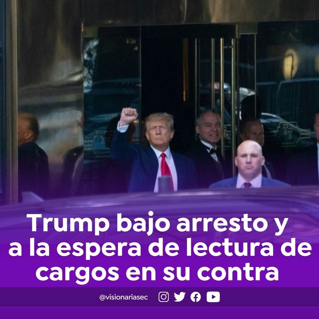 visionariasec's tweet photo. #ATENCIÓN | “WOW, me van a #ARRESTAR” escribió @realDonaldTrump en Truth Social, minutos antes de dirigirse a una corte de #NuevaYork. Ahí quedó bajo arresto mientras espera la lectura de cargos.

Más información en #VisionariasEC 

https://t.co/K3Gmd49pFv https://t.co/R3PhXCfcbC