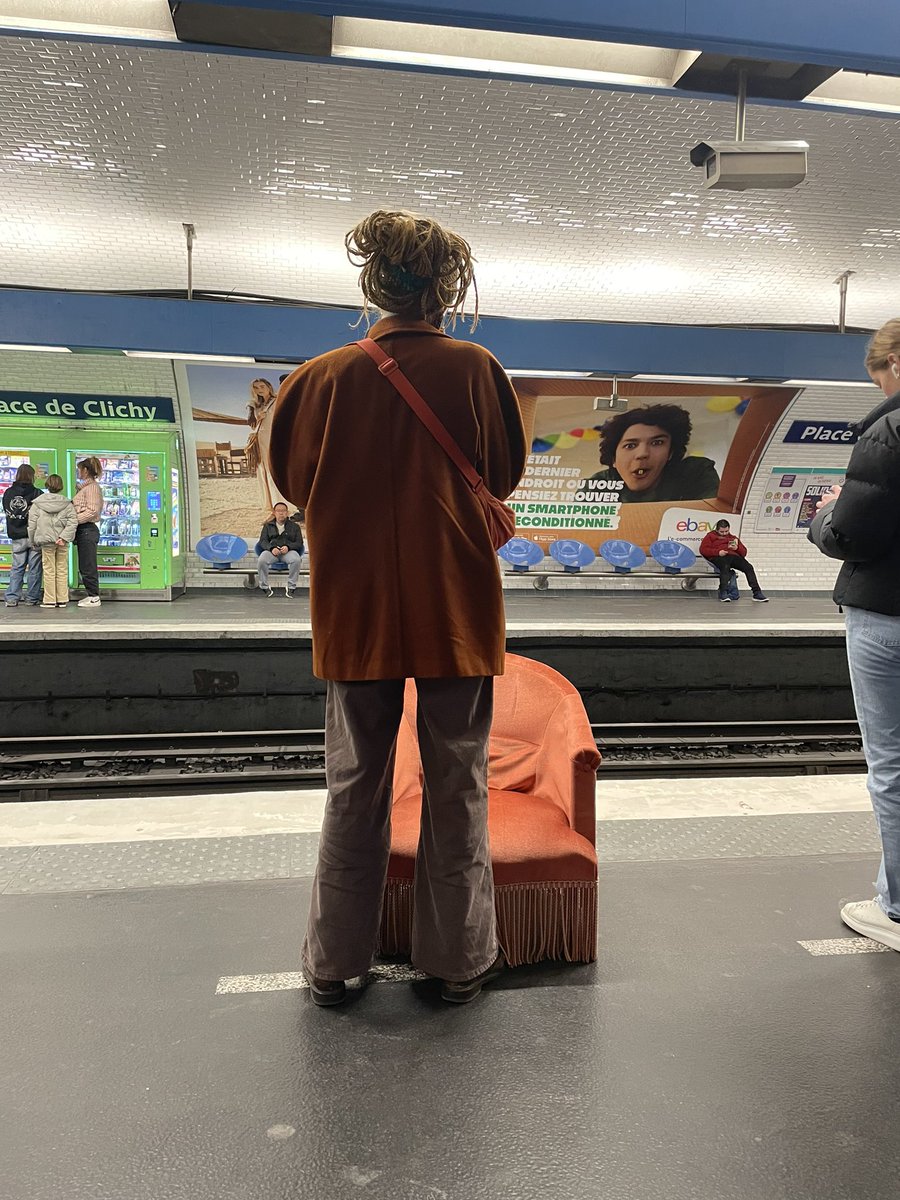 APAParis's tweet photo. I was in the way to the APA office when I saw this… #parismetro https://t.co/YzuHilgDZj