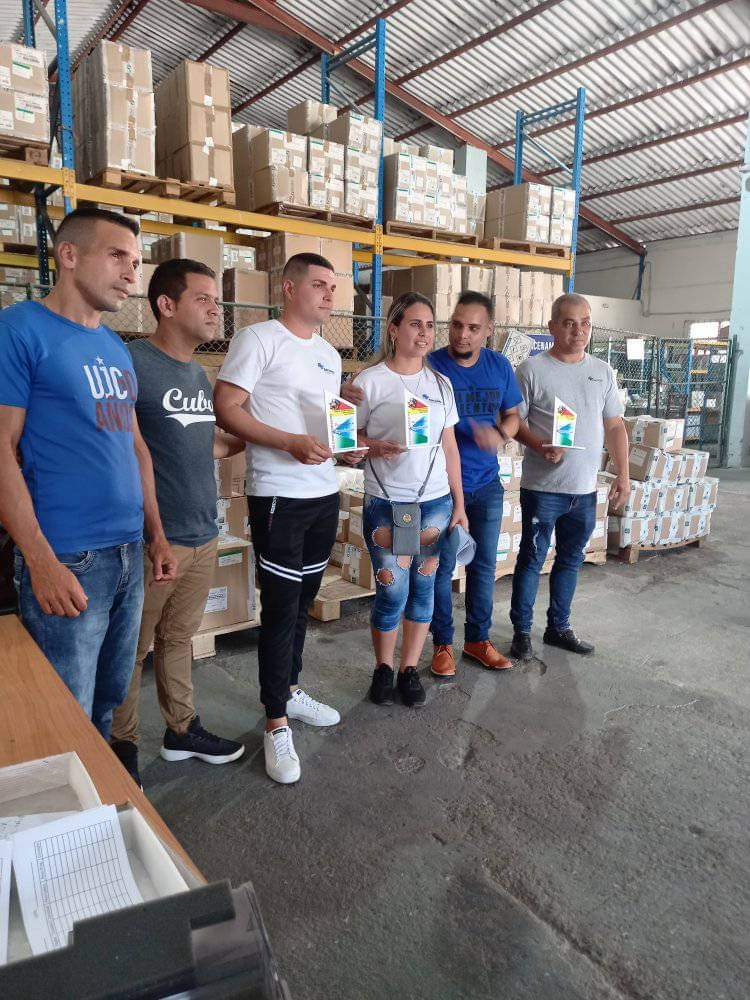 Con la presencia de <a href="/AbranSanchez17/">Abran Sanchez</a> primer secretaria de la UJC en la provincia se reconocen tres jóvenes del centro como Vanguardia Juvenil #UnaMejorJuventud #SanctiSpiritusEnMarcha <a href="/Emcomed1/">EMCOMED</a>