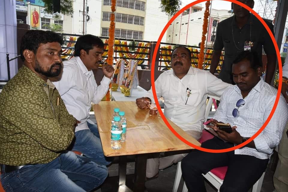 AVRBJP's tweet photo. Copper plated BRS jackasses…

Prashanth is a journalist and is close to Minister Erabelli Dayakar Rao and BRS MLA Vinay Bhaskar. he sent 10th question paper to BRS minister &amp; MLA also at 11:34am https://t.co/EujSDbhDbf
