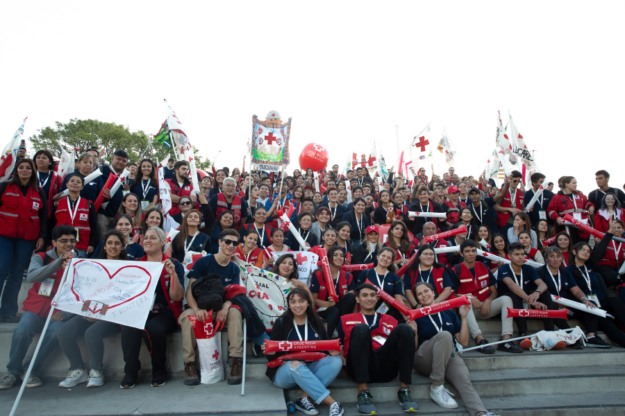 Como este año el Encuentro Nacional se realizó en la Ciudad Autónoma de Buenos Aires, el voluntariado realizó una actividad en vía pública por el centro porteño convocando a todos y todas a sumarse a Cruz Roja Argentina.  (via Cruz Roja Argentina)
