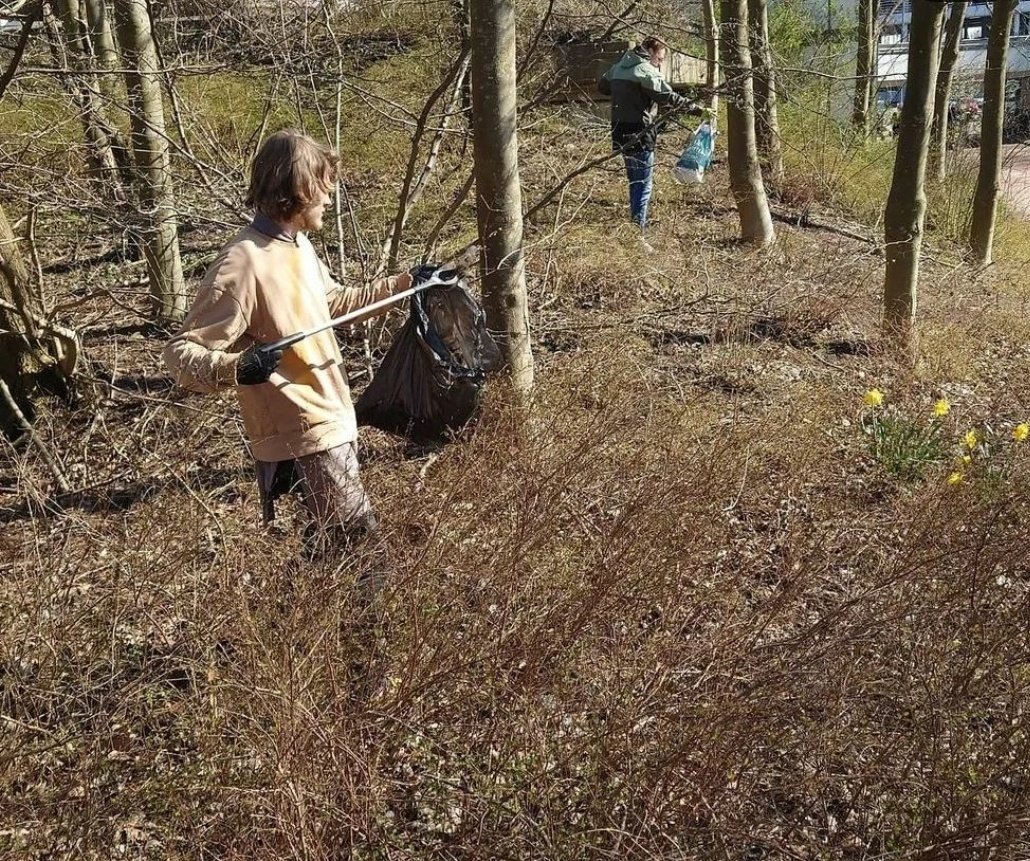 Wij gaan op 5 april de straat op. Om afval op te ruimen. Waar het kan, maken we er wat cools van. Want zo zijn wij!

Rt ons. En wie wil helpen... Capelle@walhallab.nl!

#rotterdam
#capelle
#jongeren die wat doen
#recycle 
<a href="/HK_IJssel_Lek/">Het Kontakt IJssel en Lekstreek</a> 
<a href="/RDStad/">AD Rotterdams Dagblad</a> 
<a href="/rtvrijnmond/">RTVRIJNMOND</a>
