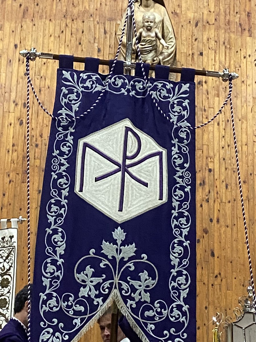 Todo preparado para salir esta noche acompañando a la Virgen de las Lágrimas.