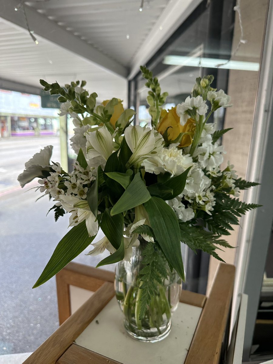 Fred360's tweet photo. Thank you for the flowers @Chewy in memory of my dog #KonaTheEskie! https://t.co/GkVaQs4vRG