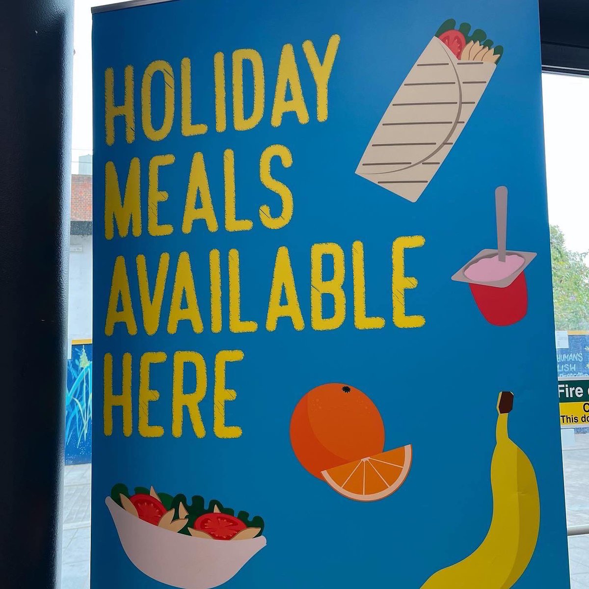 WoolwichLibrary's tweet photo. Free Holiday Meals for children today provided by @GLL_UK, @Royal_Greenwich & @GCDAUK at #WoolwichLibrary! Great nutritious food provided for all. π₯ͺ Dates + info for the holidays here: https://t.co/SwKSS7HImm! π #ReadAndFeed @Better_UK #HealthyEating @greenwichlibs https://t.co/J8xSDIZlvQ