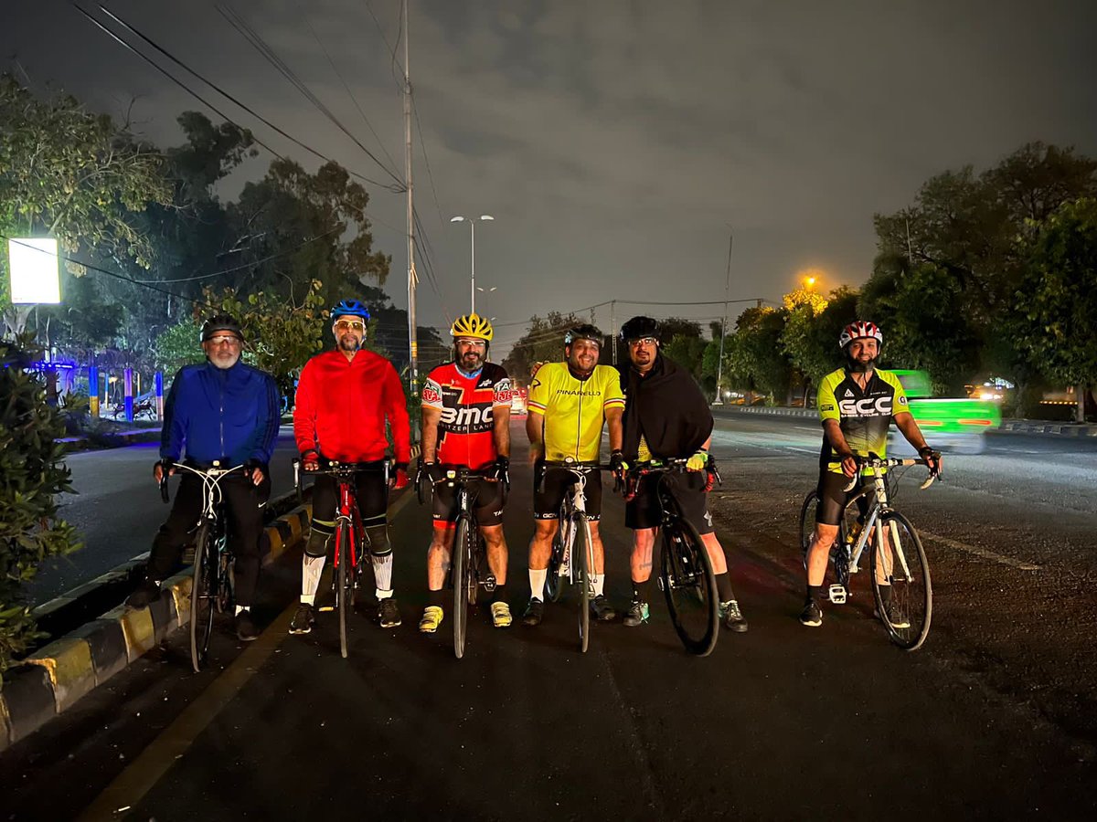 Last night #teamgcc had the most amazing experience! we went on a speedy night cycle ride on Canal Road & it was a dream come true. The wind blowing through our hair, the lights flashing by & rhythm of the road all made for an unforgettable experience! #fatburnramadan #cycling