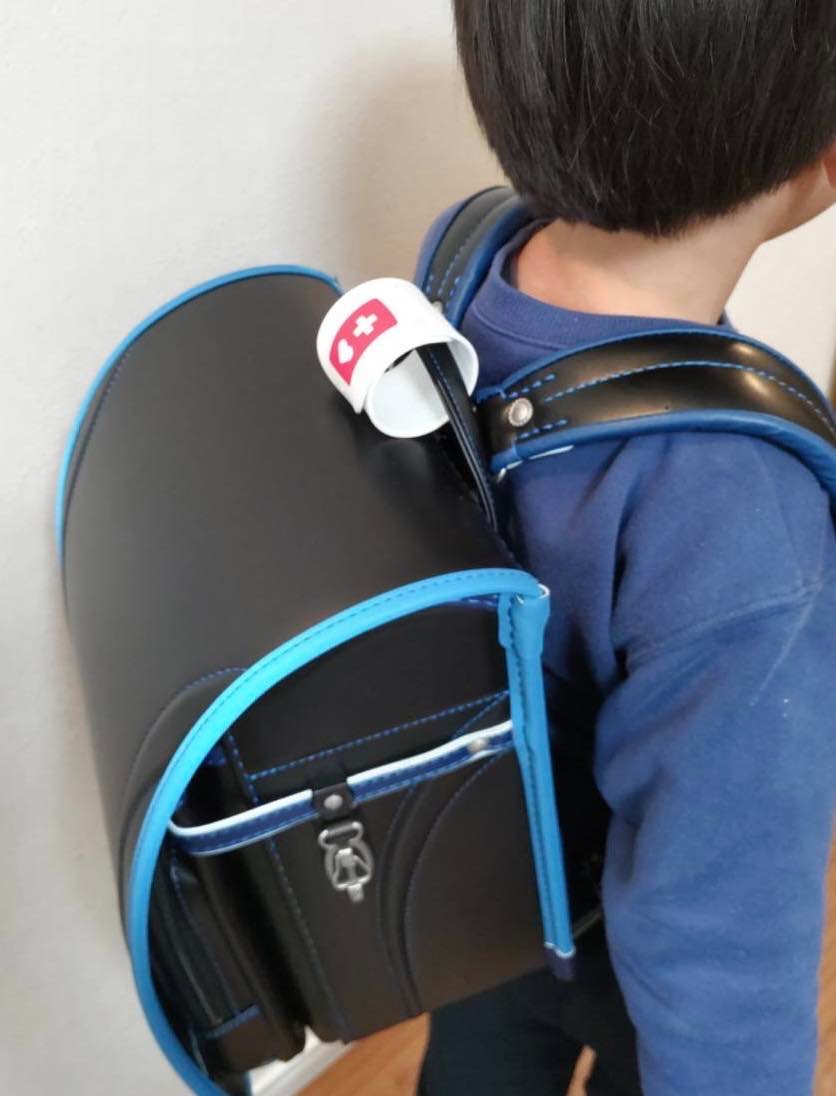 jdda_ro_jp's tweet image. ヘルプマークwemoの利用例
通級や特別支援学級などでランドセルに付けて保護者の方から先生にメッセージを書いておくと、担任の先生が確認できます。「連絡帳見て下さい」「お手紙入ってます」など。支援級の子どもは先生へ連絡帳などを渡し忘れたりするのでメモや体調を書くと便利です。
#wemo