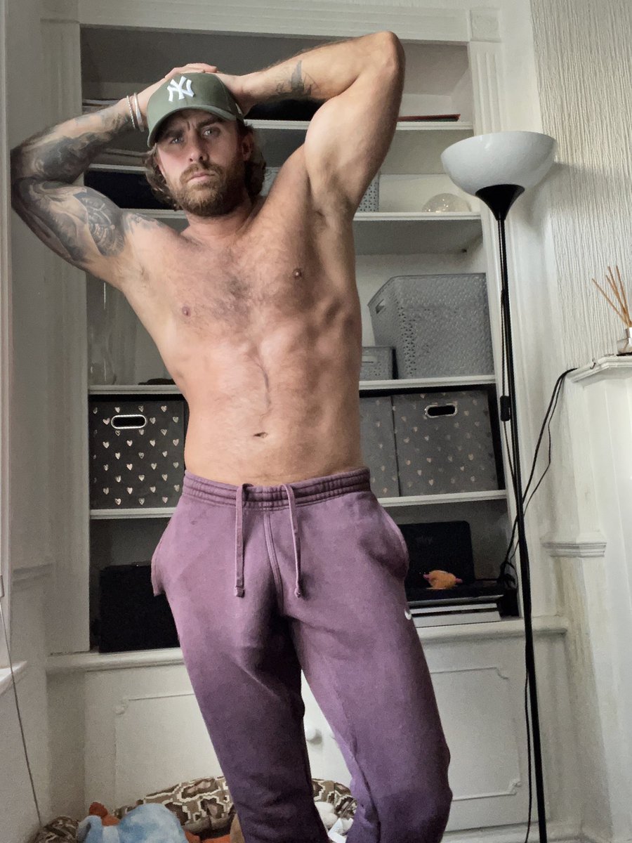 murphielsaldez's tweet photo. Only reply if you can handle this after a gym workout https://t.co/H0csQhhsEm