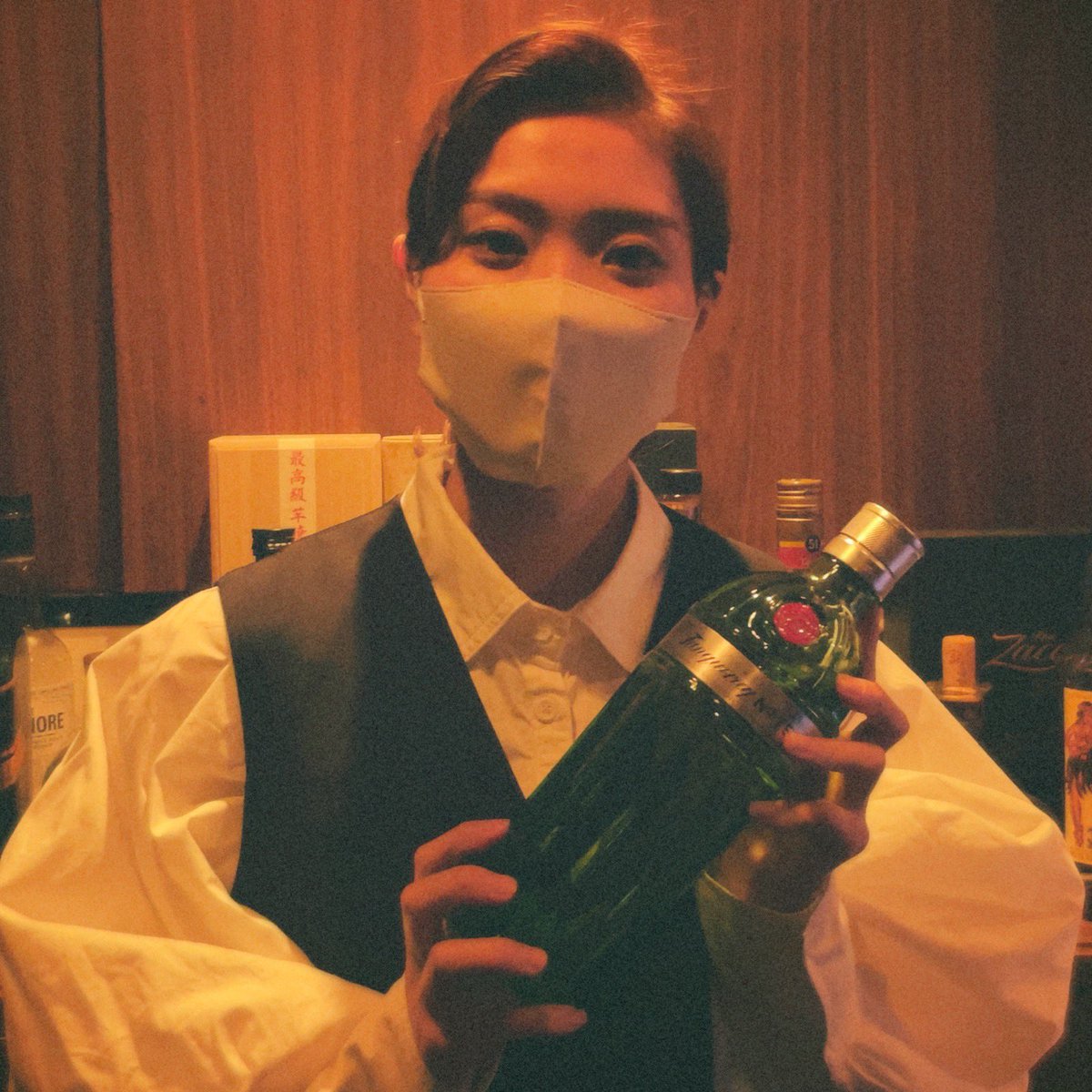chiba4R's tweet photo. タンカレー No.10
厳選された素材をオリジナル蒸留器で蒸留したお酒🥃
華やかなシトラスとジュニパー、そしてカモミールの心地よい味わいで仕上げたジンです。 https://t.co/0LDKrVIyO4