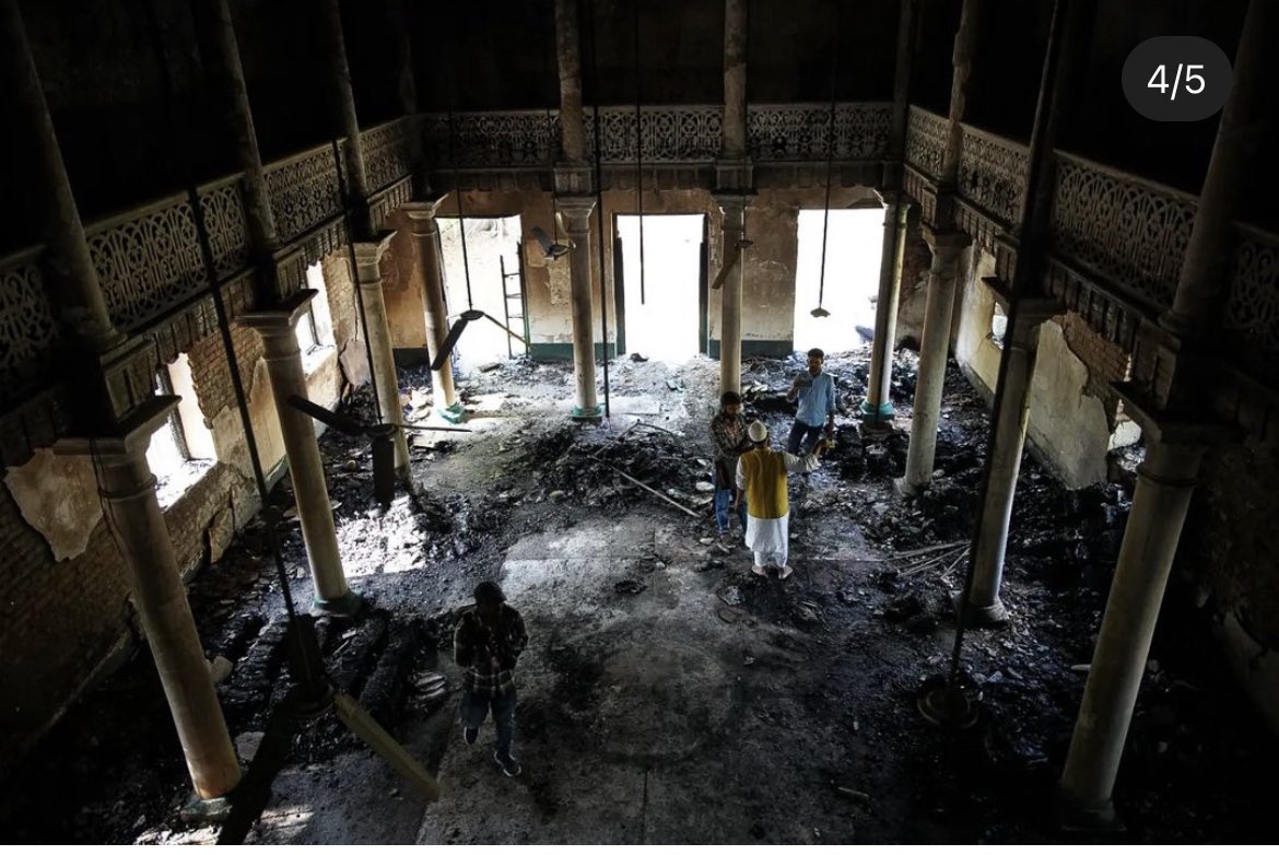RanaAyyub's tweet photo. Exhibit C.  A 110-year-old madrasa and library set ablaze by Hindutva mob during Ram Navami rally in Bihar. An armed mob of around 1,000 people threw petrol bombs into the mosque and the library.@meerfaisal01 

https://t.co/sq6xQmvcoY https://t.co/9e3fKF5PFu