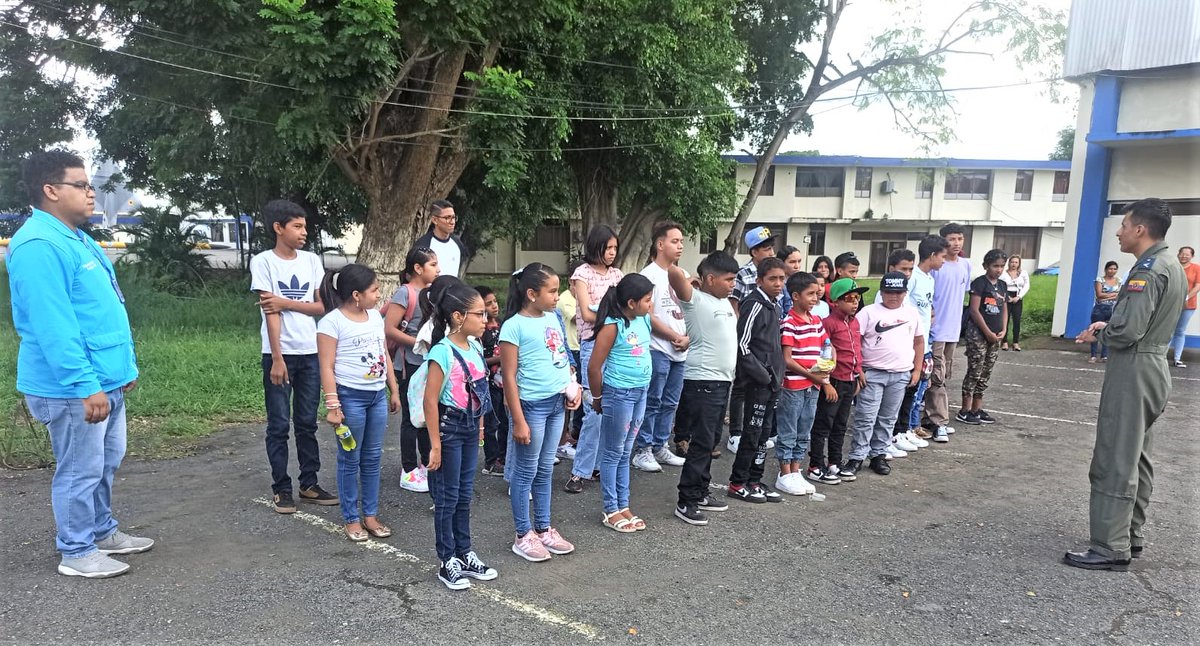 DHumanoEc's tweet photo. #Taura | Niñas, niños y adolescentes, usuarios del servicio de Protección Especial, programa #ETI, participaron de una visita a la Base Aérea donde conocieron sobre la historia areonáutica del país a través de videos y visita al museo de la @FuerzaAereaEc. https://t.co/iHZBv8wS51