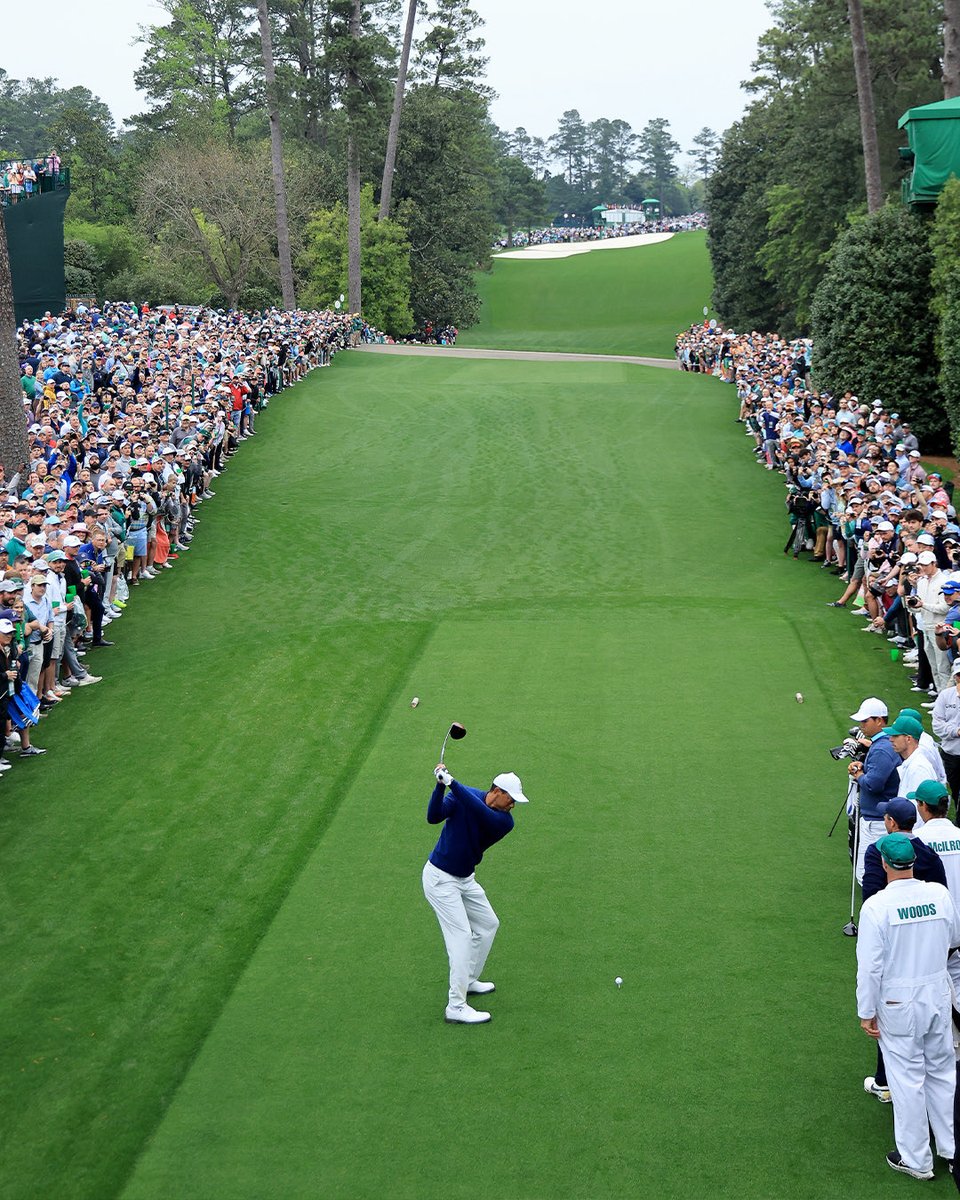 CoachLockey's tweet photo. This was on Monday at the Masters 😂

#TigerAffect or is it #TigerEffect 😂🤷‍♂️ 

Grammar police! https://t.co/FDYuwAfJG0