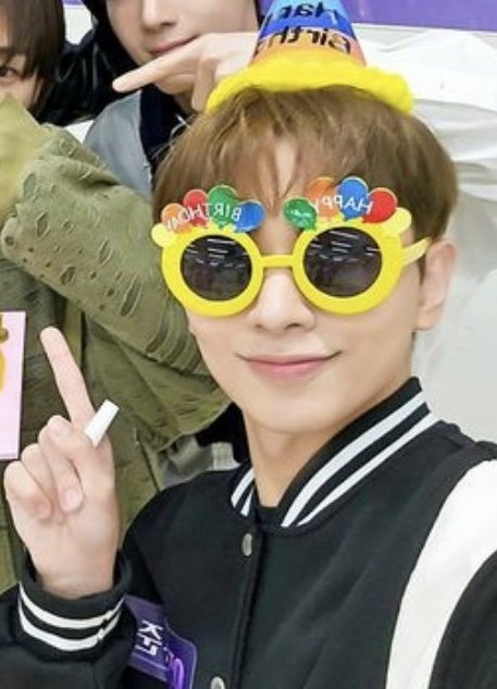 dailyjunmin's tweet photo. HBD our happy virus!! I hope you'll be the happiest person and have a great time with your members &amp; families. Let's celebrate this special day again together next year 🥳🎂🎉

Happy JUNMIN Day!!!
#HBD_RyuJunmin #류준민
#체리_소년_류준민_데이 @ATBO_members https://t.co/o2aHM8anYX
