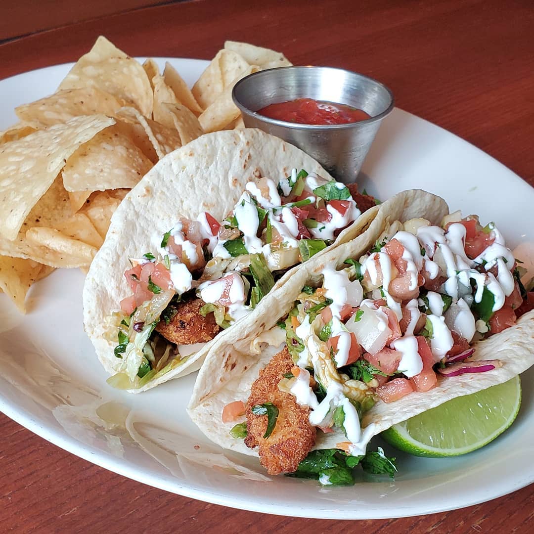 Houlihans's tweet photo. Tuesdays are better with tacos!
📸 https://t.co/5iN2PRE0zx
#Houlihans #HouFaves #FishTacos #TacoTuesday #Tacos #DateNight https://t.co/G6eEOLnnek