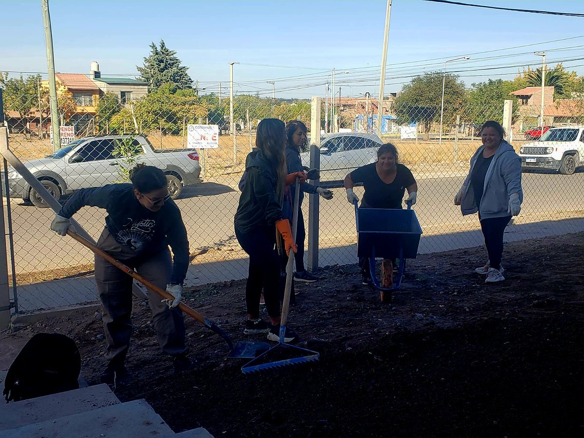 tanapasqualini's tweet image. Cuando se trabaja codo a codo...en equipo...se  fortalecen los objetivos comunes !!!
#PrimeroNeuquén
#CodoaCodo