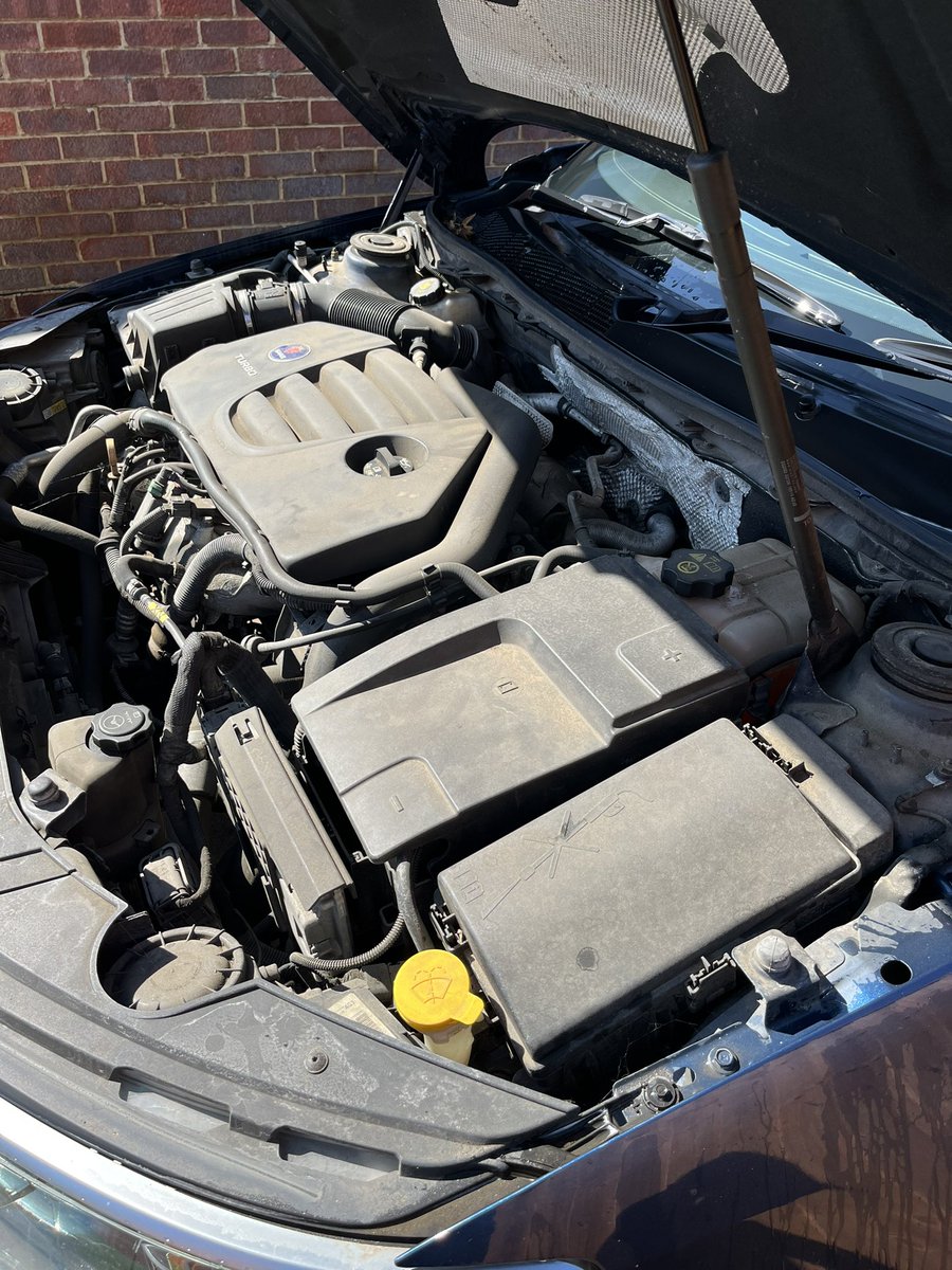 Graeme_Lambert's tweet photo. Took a leaf out of @ThePollitt’s book #engineclean #satisfying https://t.co/1U6wSDTyXd