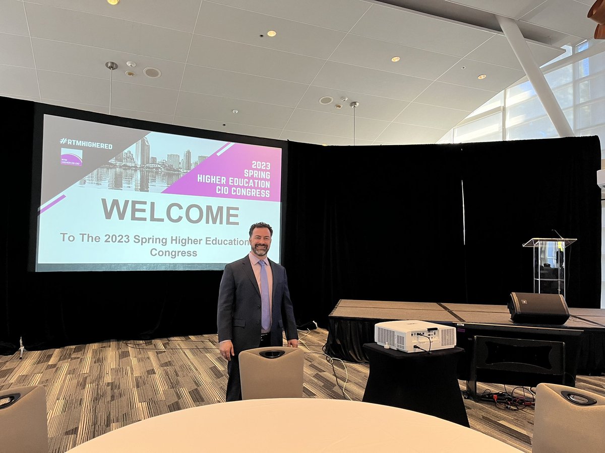 Nir_Bashan's tweet photo. Had a blast speaking at the #rtmhighered talking about how to be more creative in the workplace.
Thank you @RTM_BG for letting me join your awesome event!
#thecreatormindset #creativity #innovation #keynote https://t.co/COhMmdeS6C
