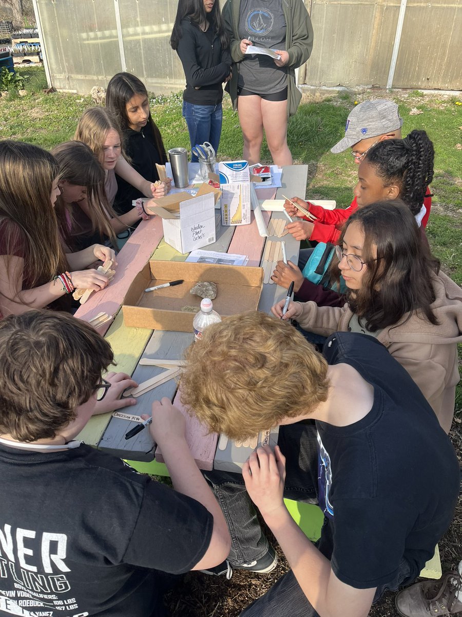 Sdsteffen55's tweet image. Hanging out at the @KCFarmSchool thanks @_JenThomas for helping organize the field trip! Gonna be an amazing day! #livethecode @TMSbearsKS