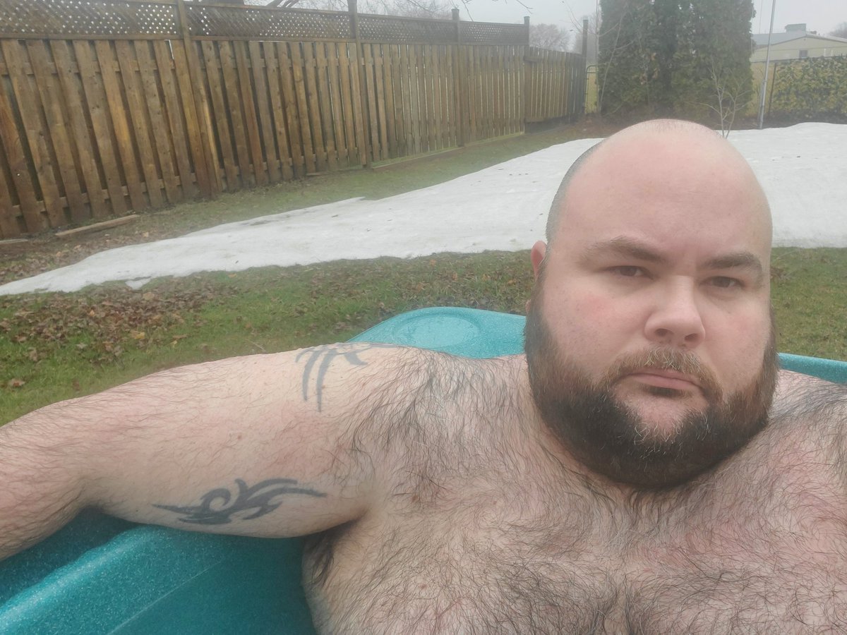 Another Canadian Bear On Twitter Solo Hot Tubbing Is Boring 