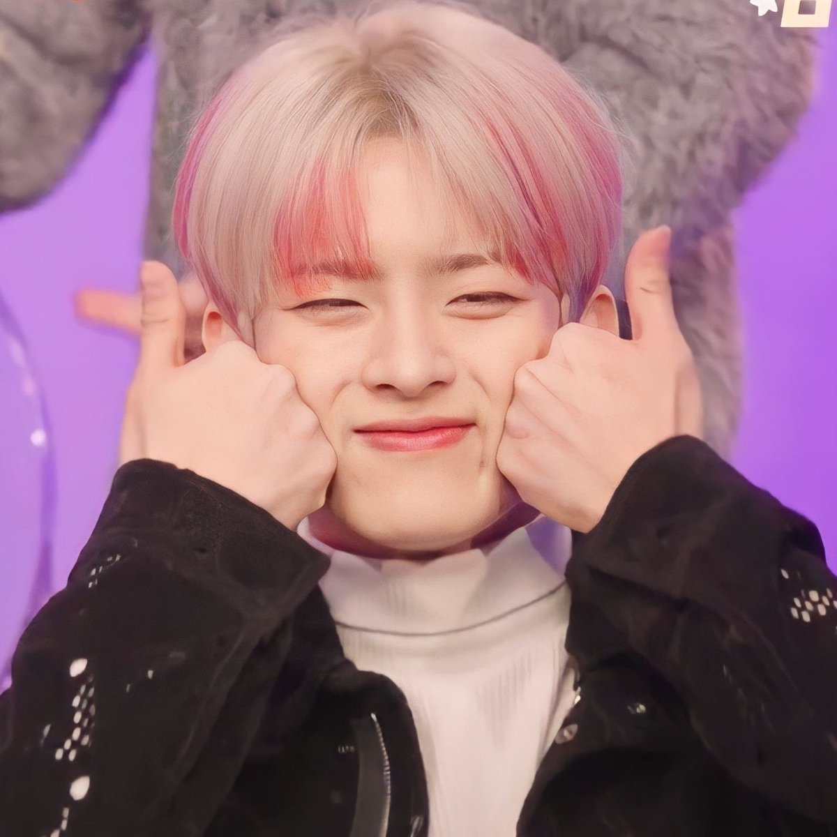 #수빈이와_함께하는_행복한_봄날
#HAPPY_SUBIN_DAY
너무나도 사랑스러운 아이야
어느 누구에게든지 항상 사랑 가득❤️사랑 듬뿍❤️ 받았으면 좋겠어💘 그럴만한 아이니까