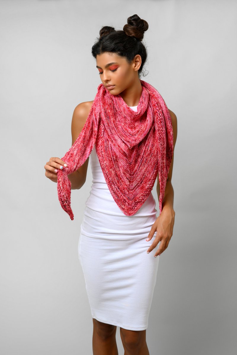 handylittleme's tweet image. ✨✨Knit a beautiful shawl with this free knitting pattern.✨✨

Check out the free pattern ⬇⬇
handylittleme.com/knitted-triang…

Or grab the ad-free printable pattern ⬇⬇
shop.handylittleme.com/products/ms-m-…

#freeknittingpattern #knittingpattern #shawlpattern