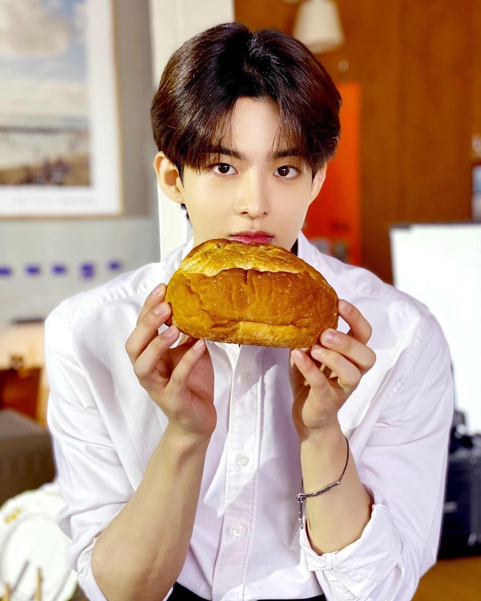 #수빈이와_함께하는_행복한_봄날
#HAPPY_SUBIN_DAY
나에게 따스한 봄으로 다가온 나의 꽃
언제나 예쁘게 피어나주라 수빈이가 예쁘게 필 수 있게 좋은 양분이,물이,햇살이 될 수 있게 노력할게🥰