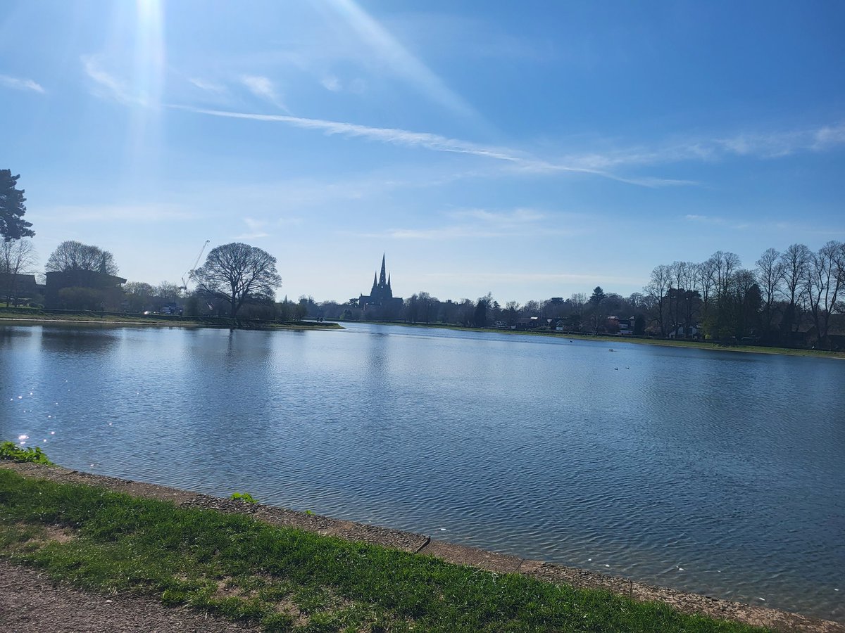 finchamus's tweet photo. Beautiful April day in Lichfield https://t.co/9NBqpCqPM4