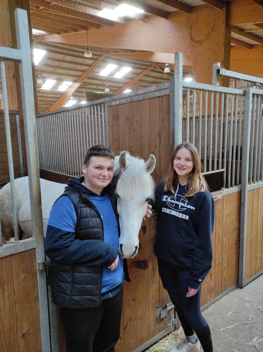 Pour la seconde année consécutive une superbe 4ème place au championnat académique d'équitation 🐴 Le compteur de JO niveau académique s'élève désormais à 3  : Fanny, Lilou et Maxens ✍️🗣️⏱️✅
Bravo l'équipe ! Fier de vous les filles ! 🥳👏 <a href="/unss_54/">UNSS 54</a> <a href="/unssncymtz/">UNSS_Nancy-Metz</a> <a href="/unss/">UNSS_National</a> <a href="/clgBouligny/">Collège de Bouligny</a>