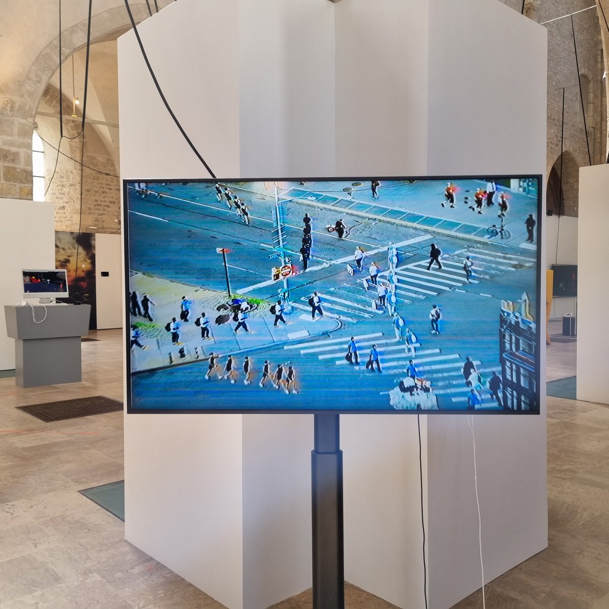 notmynamism's tweet photo. Ce soir 4 avril - 18h30 - Allumage de l'Expo U.S.B. #5 · Fenêtre(s) sur cours - à la Collégiale St-Pierre - Orléans  par @ESADOrleans #USB5

Avec ⬇️⬇️⬇️ https://t.co/MJVyeIErva