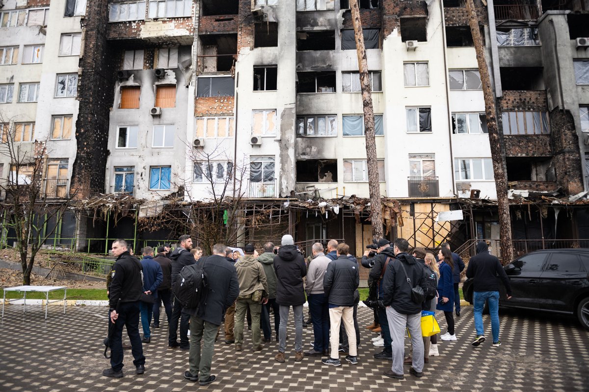 mikepompeo's tweet photo. The Ukrainian people have endured indescribable suffering. But they're resilient.

They're not asking for American troops—just our support.

We should give it to them. https://t.co/Drju5qeluB