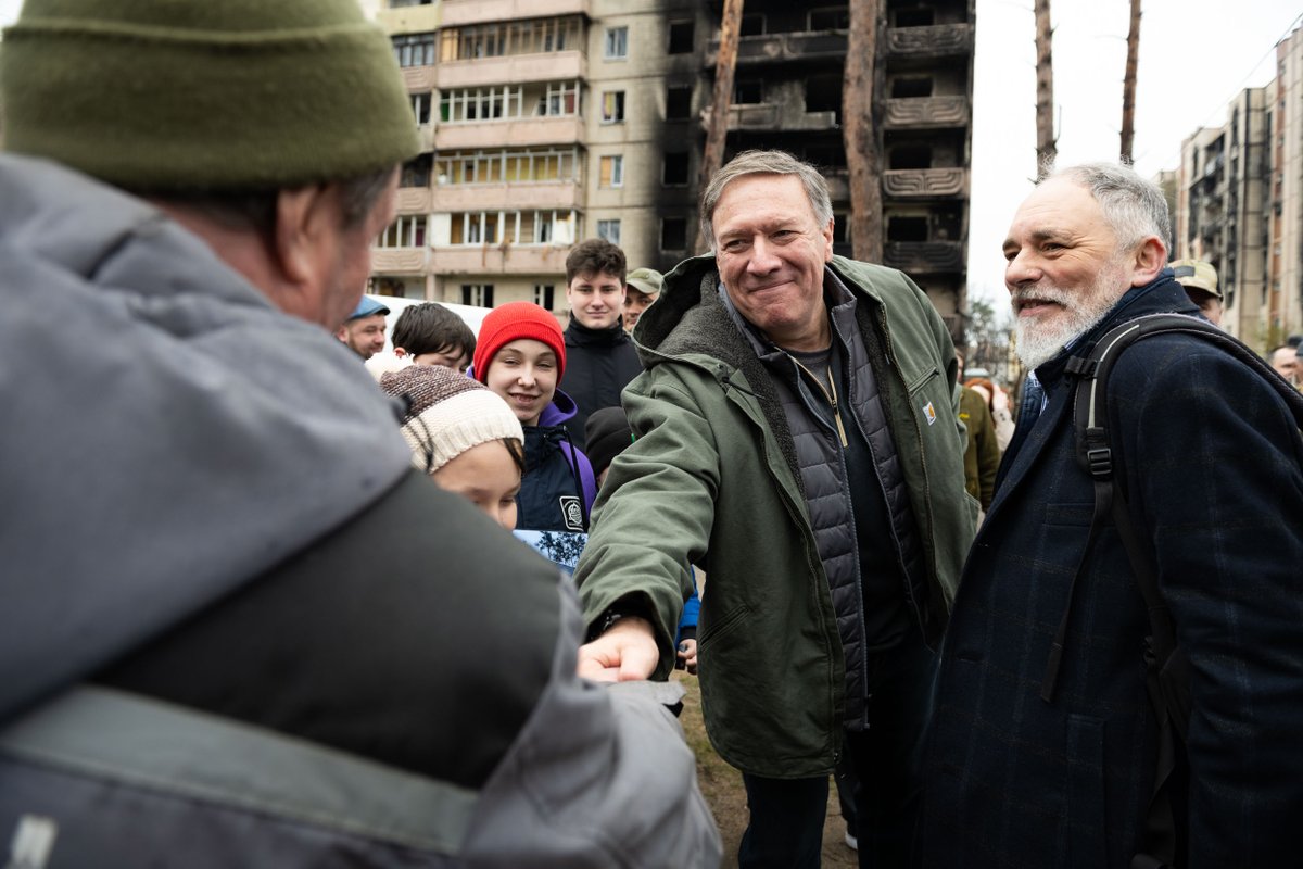 mikepompeo's tweet photo. The Ukrainian people have endured indescribable suffering. But they're resilient.

They're not asking for American troops—just our support.

We should give it to them. https://t.co/Drju5qeluB