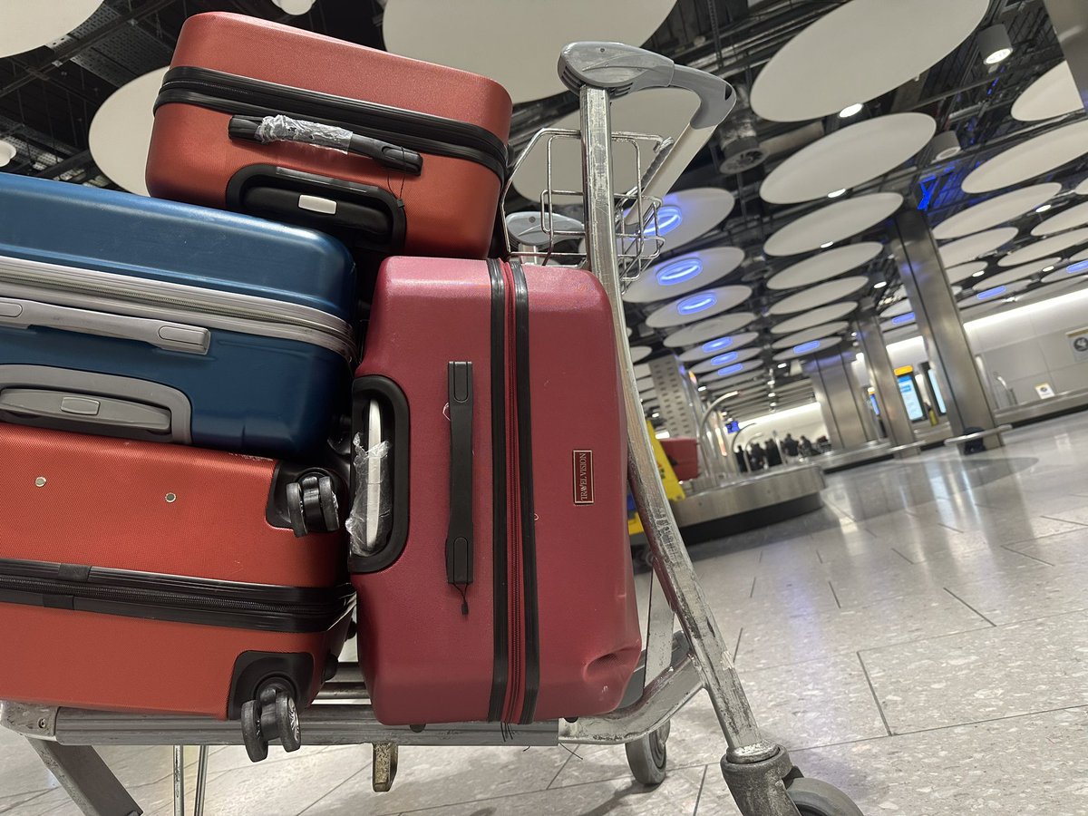 undera004's tweet photo. @qatarairways three of my travel bags has been broken during my flight 007 from Doha to London heathrow.
The overall experience was not as i expected since i booked with best airline of the year 2022. Those bags were brand new. https://t.co/KCCHpxUdZ0