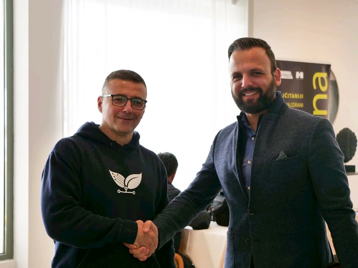 DigitalAgro_eu's tweet photo. Predstavljamo našeg partnera za prostorno snimanje Jurica Knego, za područje južne Dalmacije (a i šire). Identificirajte kritične točke u vašem nasadu, ugovorite već danas naše usluge! Obratite nam se s povjerenjem!
#DigitalAgro #PametnaPoljoprivreda https://t.co/Qc8Z34Stmb