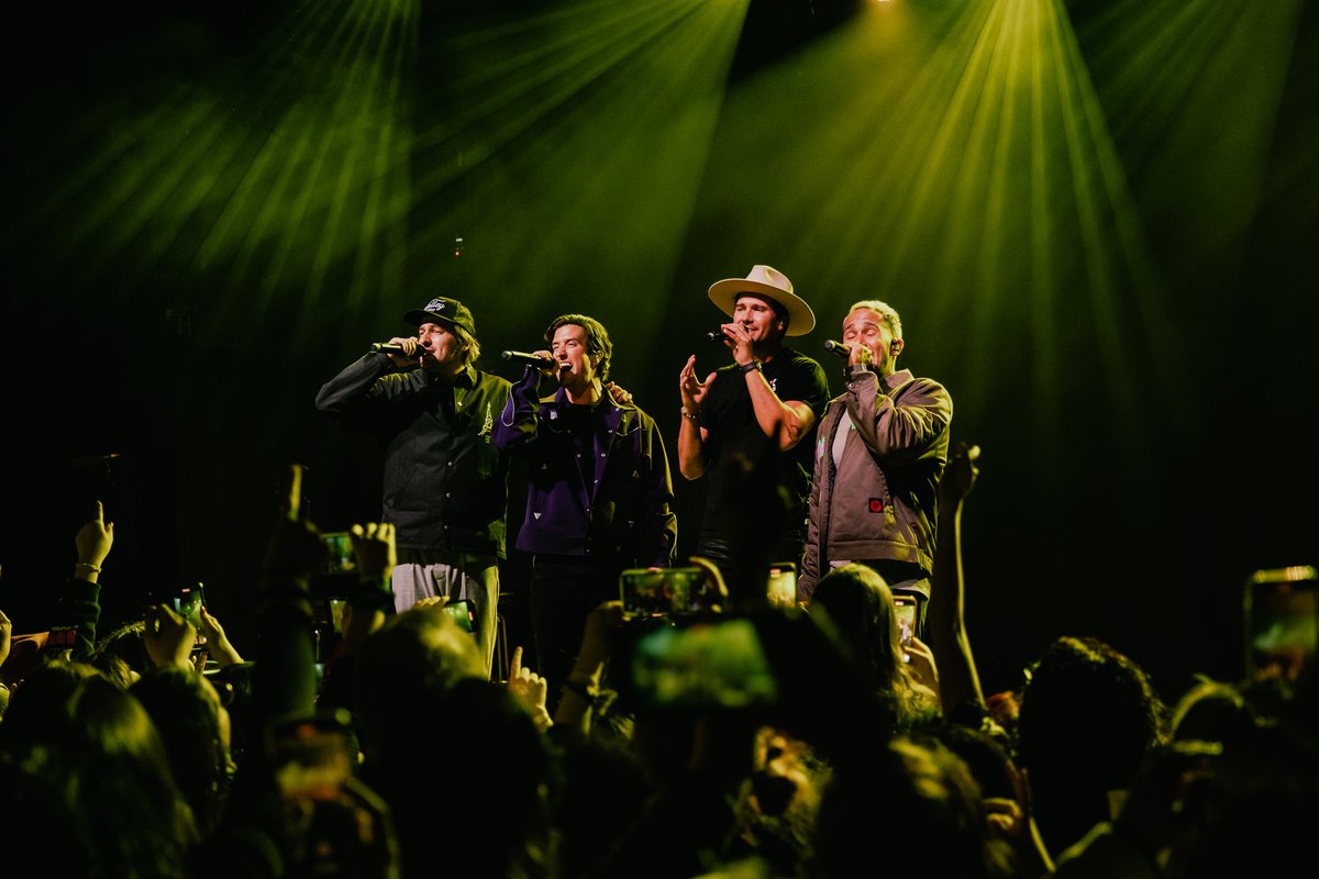 iHeartRadio tweet media