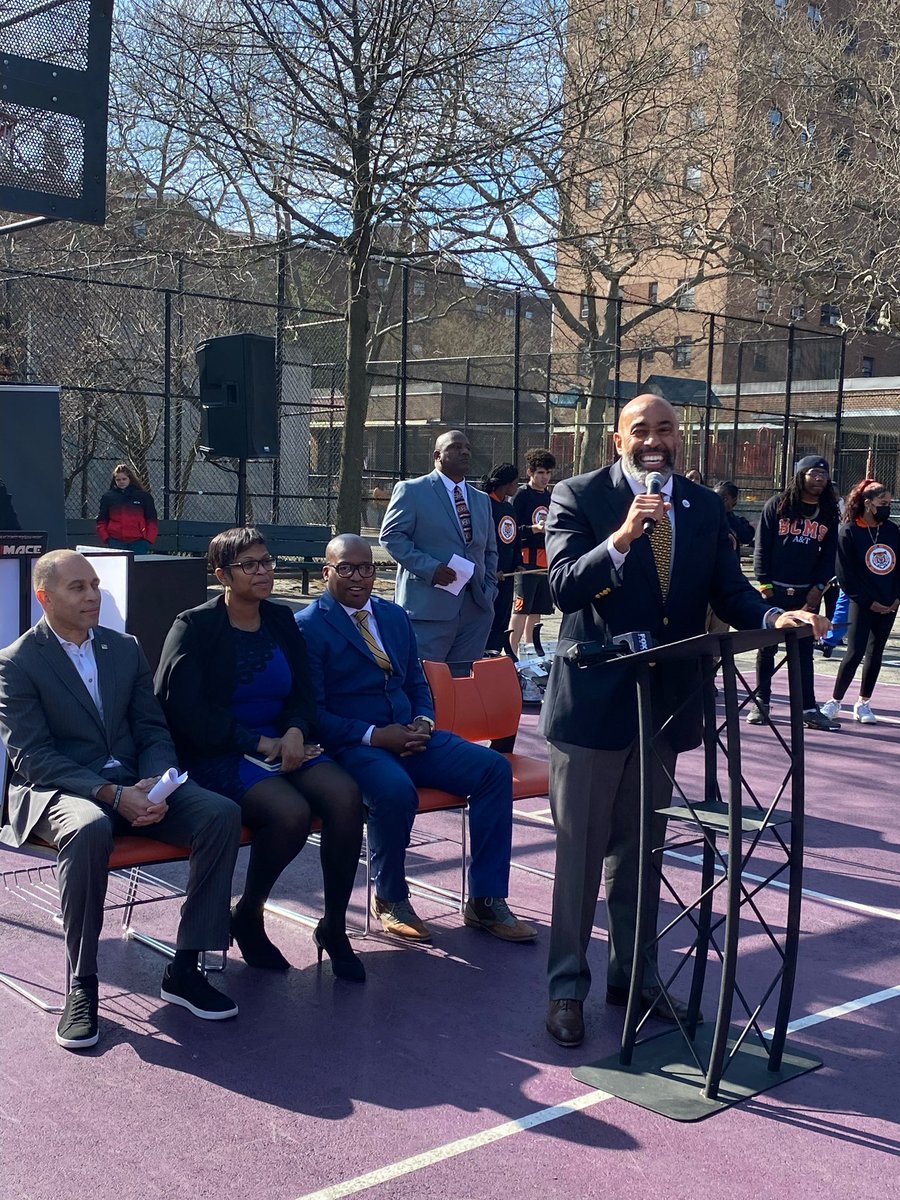 We are so excited to share that Rep. Hakeem Jeffries presented PS 298/BCMS with a check for $607,150.40! The funding will be used to provide Brownsville students with a beautiful, multi-purpose play yard, and athletic field. #d23rising <a href="/KirklandKhalek/">Khalek Kirkland</a> <a href="/MickishaM/">Mickisha McKoy, Ph.D.</a>