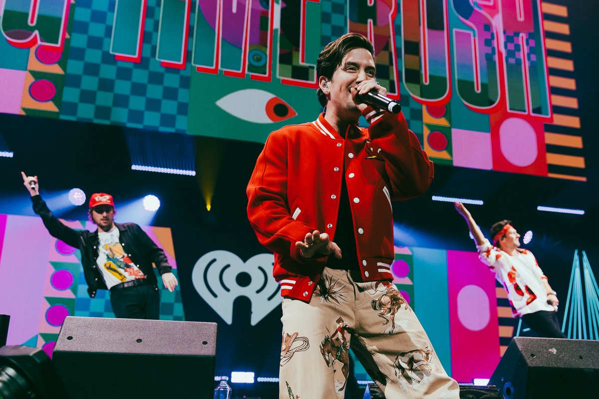 iHeartRadio tweet media