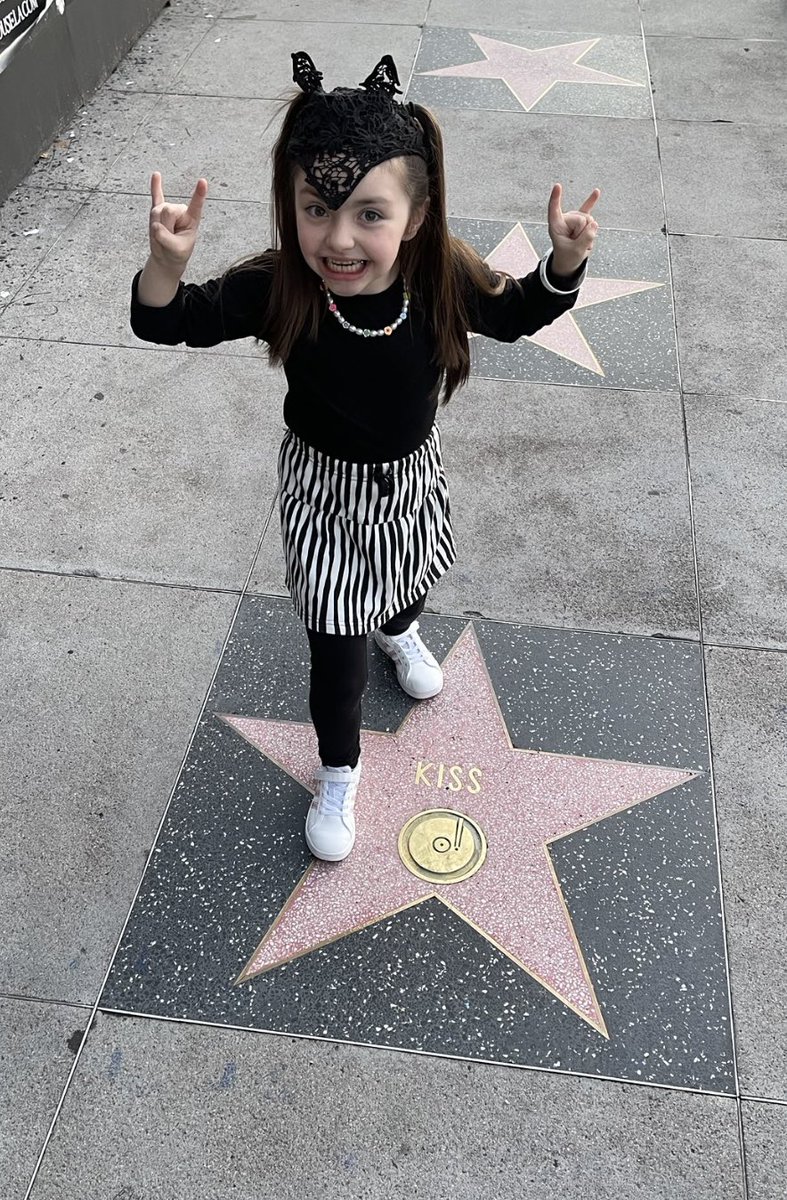 AngelKowatsch's tweet photo. When your granddaughter is in LA &amp; she finds this! Love you Quinn @PaulStanleyLive @genesimmons @tommy_thayer #KISSARMYFOREVER https://t.co/LdjkjTWomR
