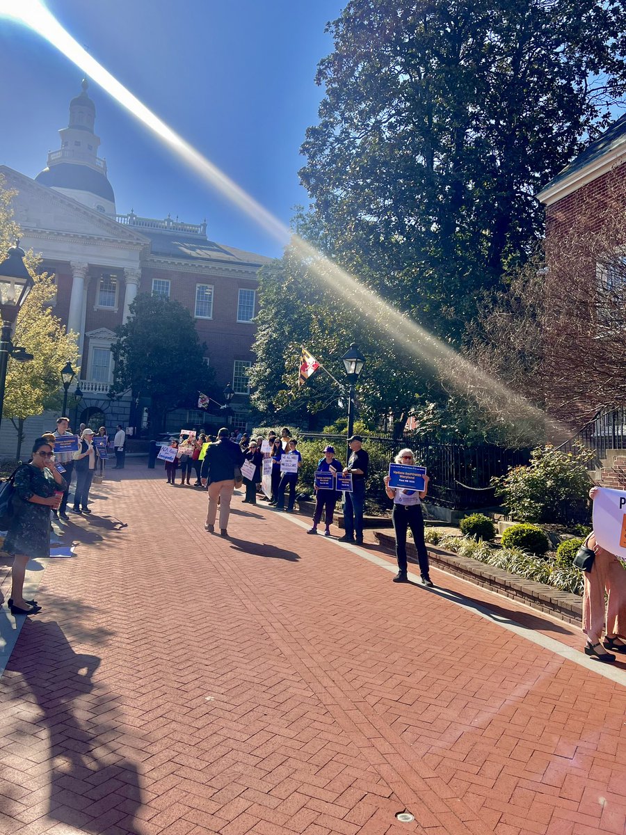 It’s a bright sunny day for some Advocacy! In Lawyers Mall w/ <a href="/TimetoCareMD/">Time to Care Coalition</a> to ask the House to vote green on #paidleave (SB 828/HB 988) along w/ <a href="/CASAforall/">We Are CASA</a> pushing the Senate to pass HB 588 #Access2care Act! #mdga23 #mdpolitics #timetocaremd