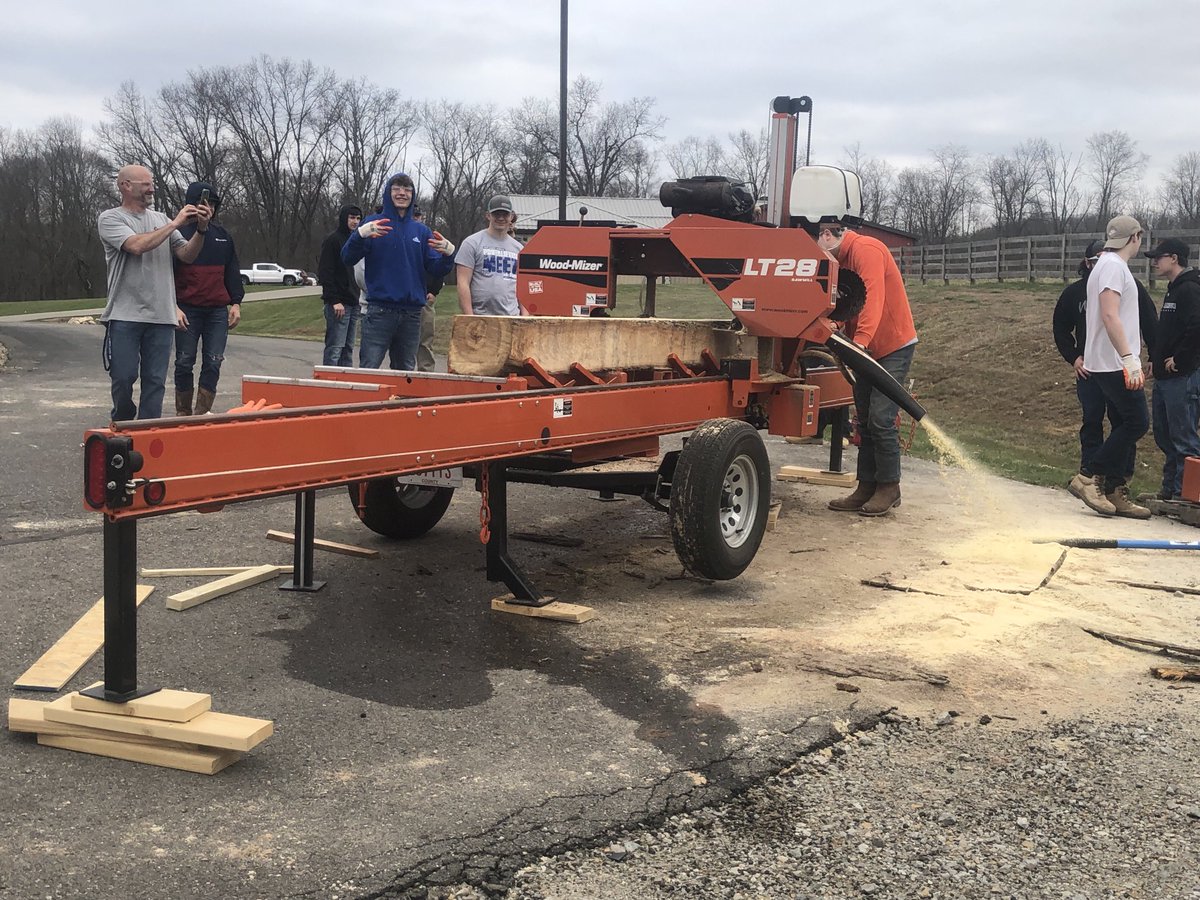 MECTC_Buffalo's tweet photo. Construction Tech is running the portable sawmill today. #ConstructionTechnology #MECTC https://t.co/iTeNjOB6Hr