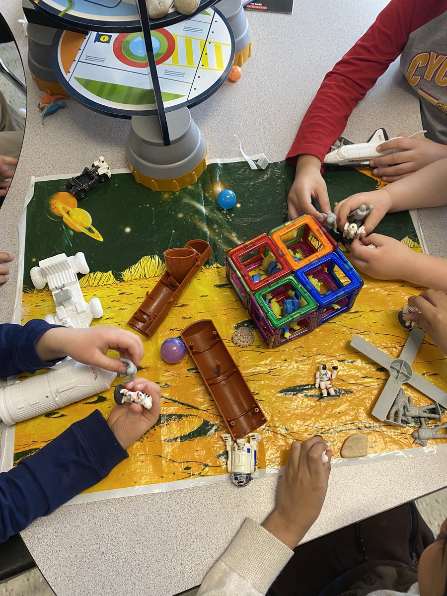 MsMWalker1's tweet photo. In honour of fellow Londoner @Astro_Jeremy and his trip into deep space, the students in @DennenyJ kindergarten class @cedarhollowps spent the morning doing some space exploration of their own! #canadianproud #space https://t.co/PlNa51Y4bb