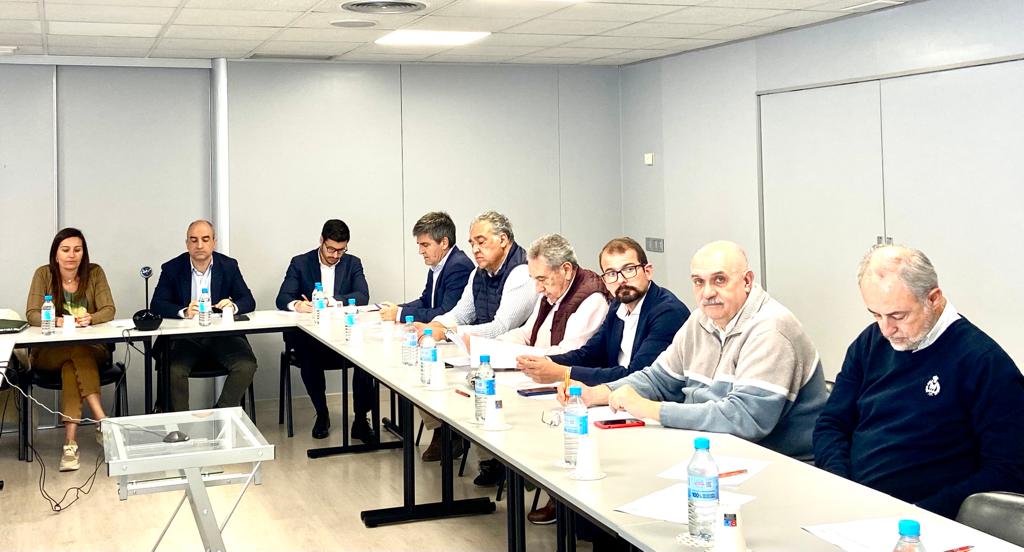 fehmallorca's tweet photo. Los representantes de las asociaciones presentes @fehmallorca #AVIBA @aboneocio @acib
@AENBtwit #ANADE @ASHOME_Menorca
#IBACTIVA @RestauracionMca @AFEDECO #ABACTUR #SAREIBA) han recalcado la importancia de la colaboración público-privada efectiva. https://t.co/SaLtsQOeE6