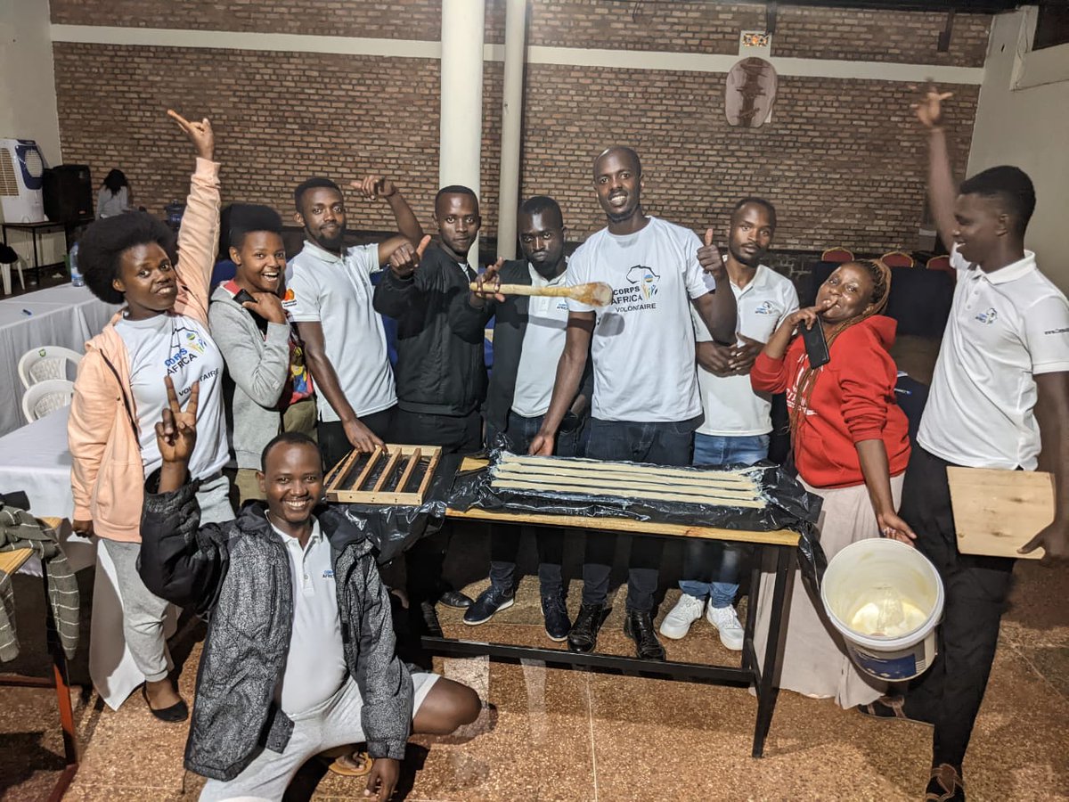 CorpsAfricaRda's tweet photo. Clean hands, healthy communities! 
Our volunteers are leading the charge in promoting hygiene and sanitation through the power of soap making. By equipping themselves with these skills, they are not only improving their own lives, but also creating job opportunities.. 1/2 https://t.co/5ofN4vQ014