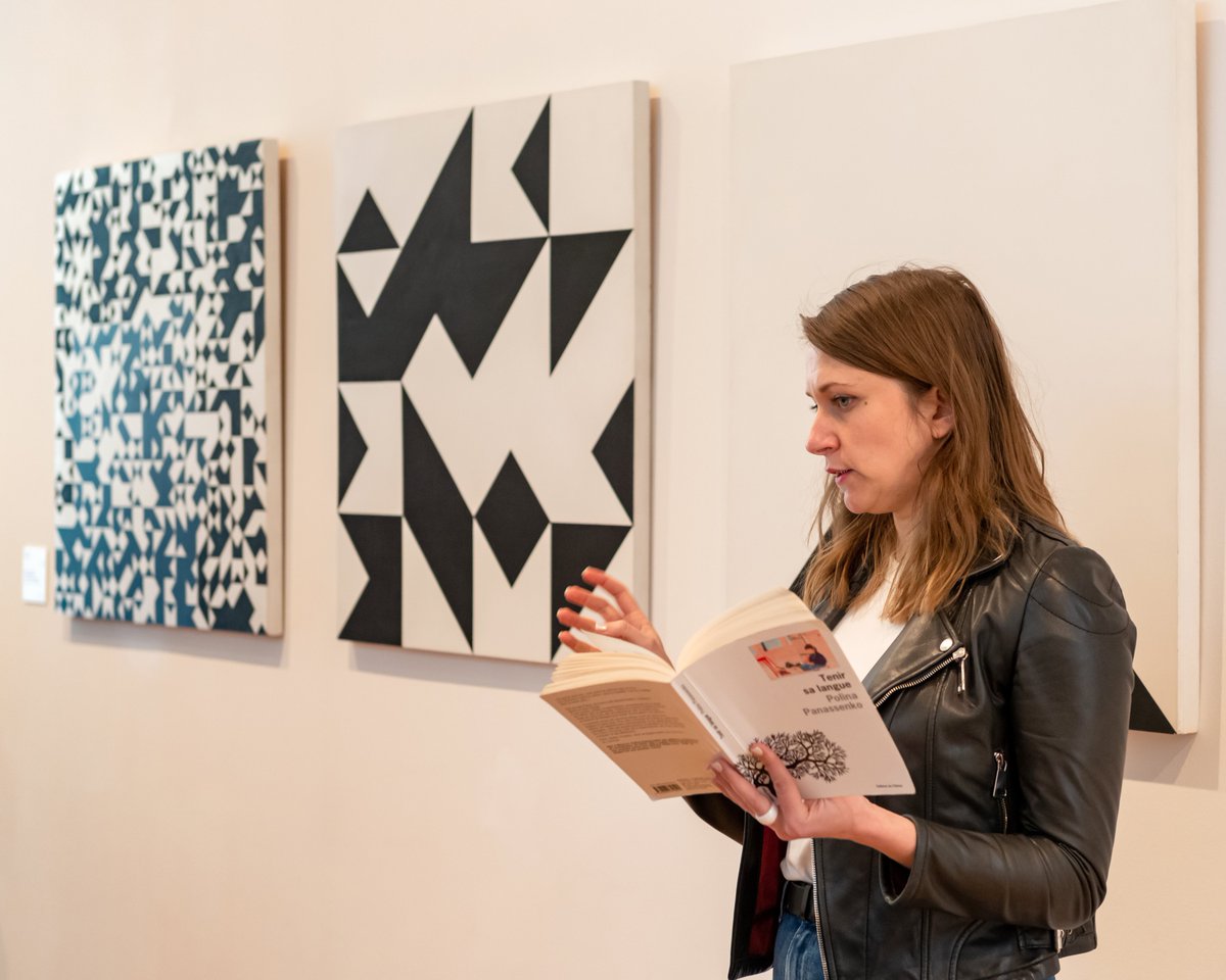 Plusieurs auteurs invités au festival ont pu faire des lectures en correspondance au milieu des œuvres du <a href="/museedegrenoble/">Musée de Grenoble</a>. Ici Sandrine Kao, Marcus Malte, Adrien Parlange et Polina Panassenko
Photos de Jean-Luc Lacroix 
#PDLGrenoble2023 <a href="/VilledeGrenoble/">Ville de Grenoble</a>