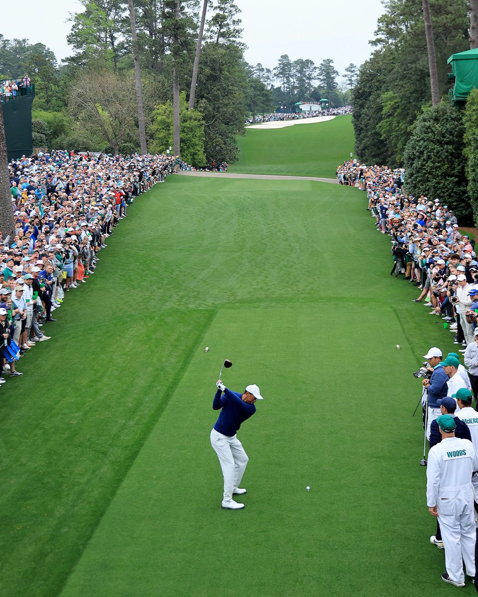 The photo on the left is Tiger’s tee shot on the 18th hole in 2005, the day he won his 4th Masters.

The photo on the right is Tiger’s tee shot during yesterday's practice round, a full 3 days before the tournament even begins.

Insane 🤯