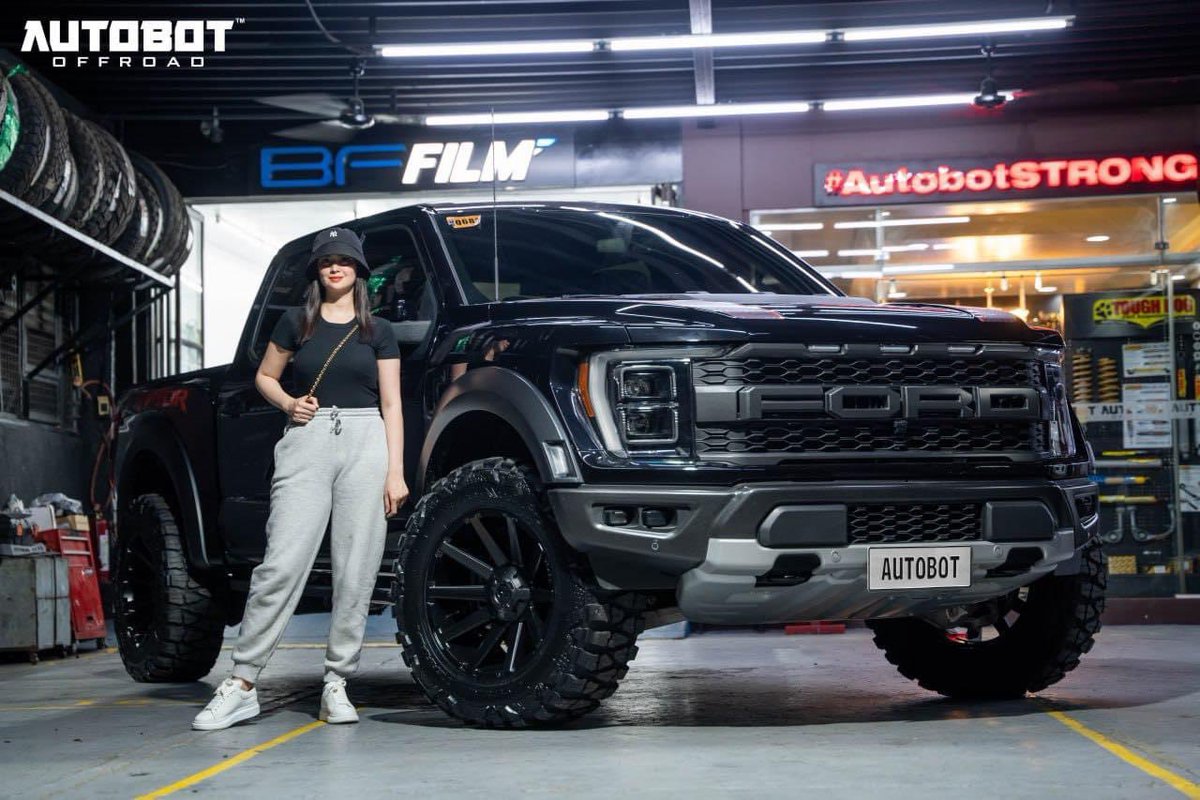 TeamRidemaxPH's tweet photo. GMA-7 Kapuso celebrity Ms. KIM DOMINGO got her rig upgrade with our:

• Fuel Offroad “Contra” Blackout 20x10 et -18 rims 🔥
 
#AutobotSTRONG
#AutobotOffroad #QualityBuild #SmallDetailsMatter #AutobotAllDay #KimDomingo #FuelOffroad https://t.co/dCvw2ELBWd