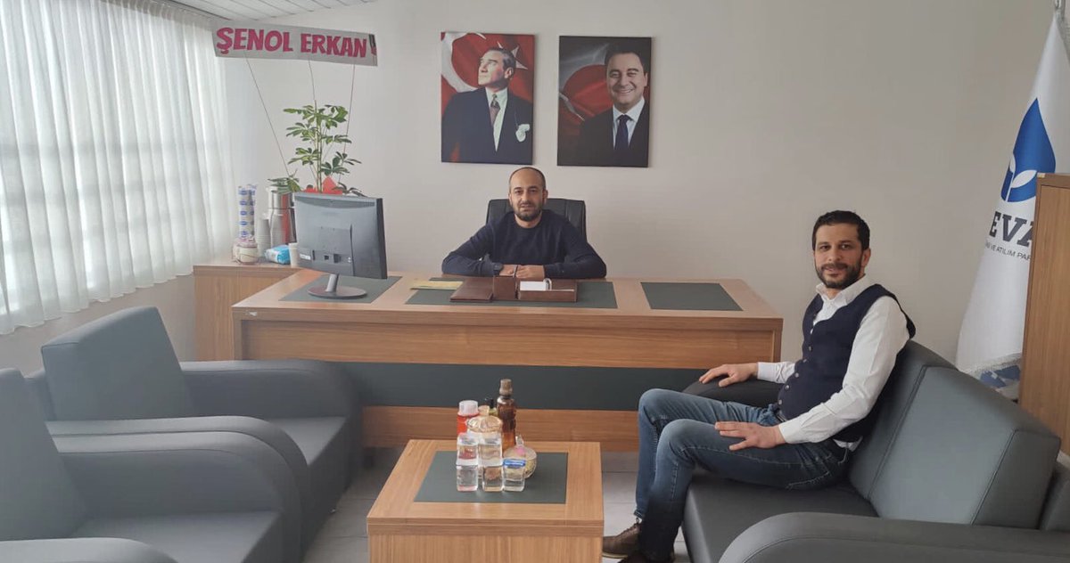 bentayfuncan's tweet photo. Şenol ERKAN ağabeyimle hasbihal ettik, hayırlı olsun ziyaretinden dolayı teşekkür ederim.
#karaman #devapartisi https://t.co/fpRDbvlfYJ
